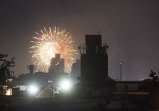 Here Are 6 Transit Friendly Places to Watch Philly's NYE Fireworks